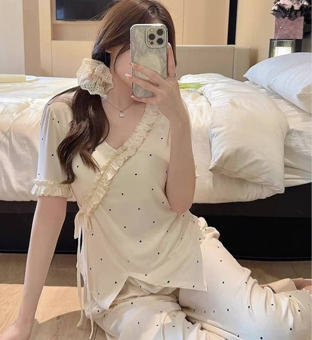 بيجامة قطن بيضاء