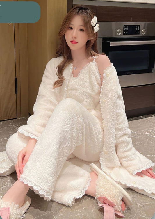 بيجامة العروسة الدافئة